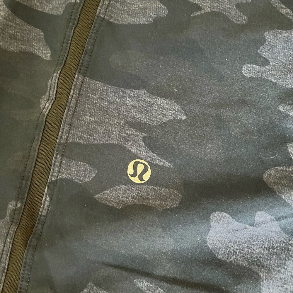 lululemon athletica Navy Camouflage Men's Athletic Shorts medium - Picture 3 of 5